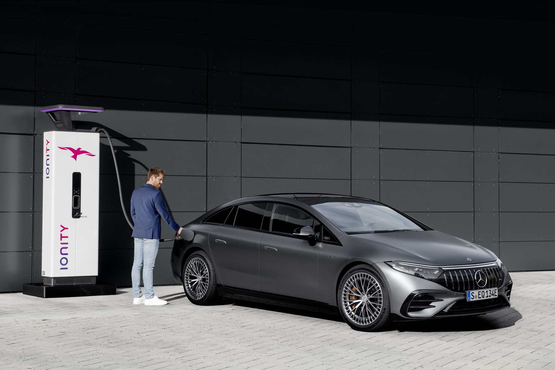 Download 2023 Mercedes-AMG EQS 53 4MATIC+ - Charging HD Wallpaper 1921x1281 #18