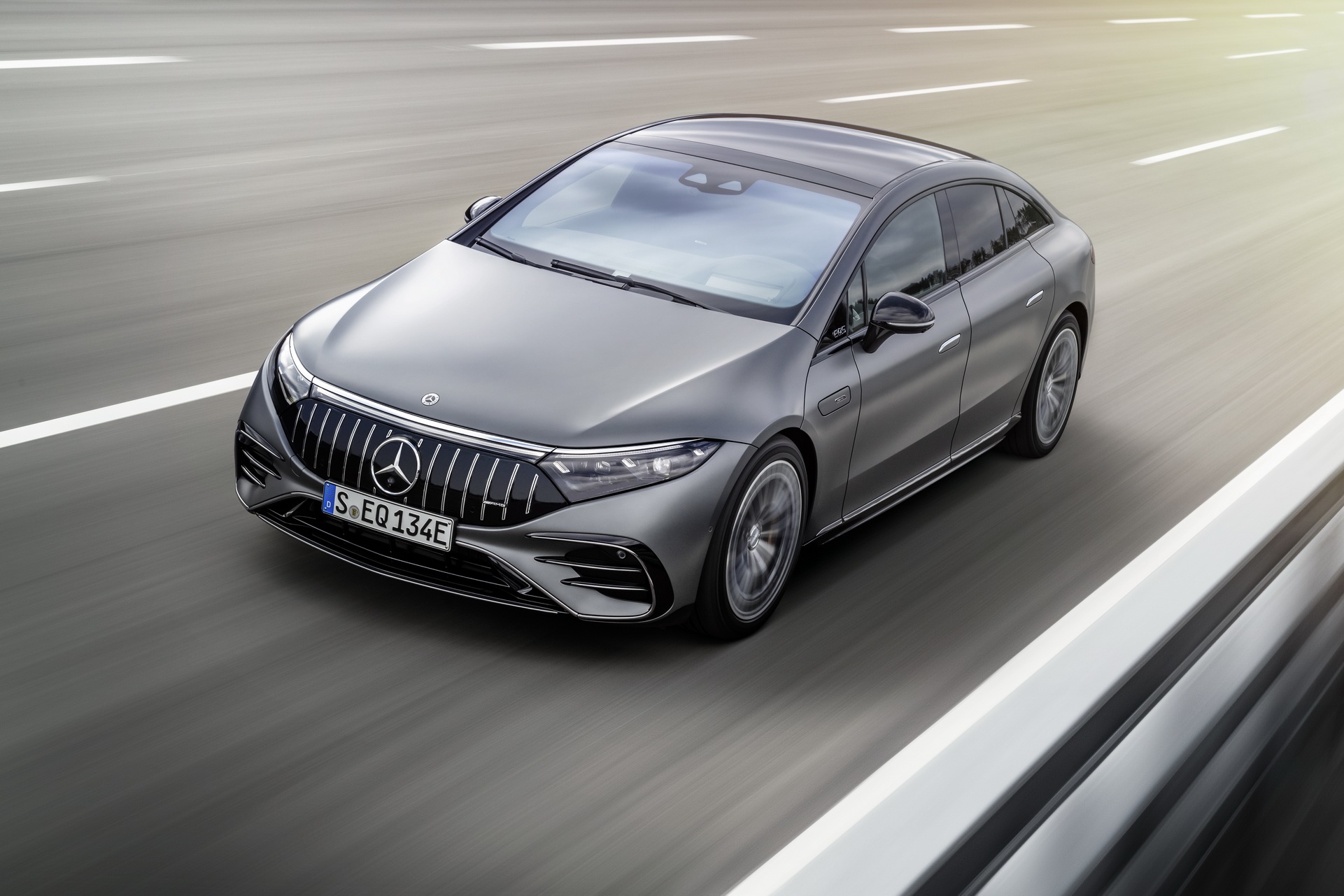 Download 2023 Mercedes-AMG EQS 53 4MATIC+ - Front Three-Quarter HD Wallpaper 1921x1281 #1