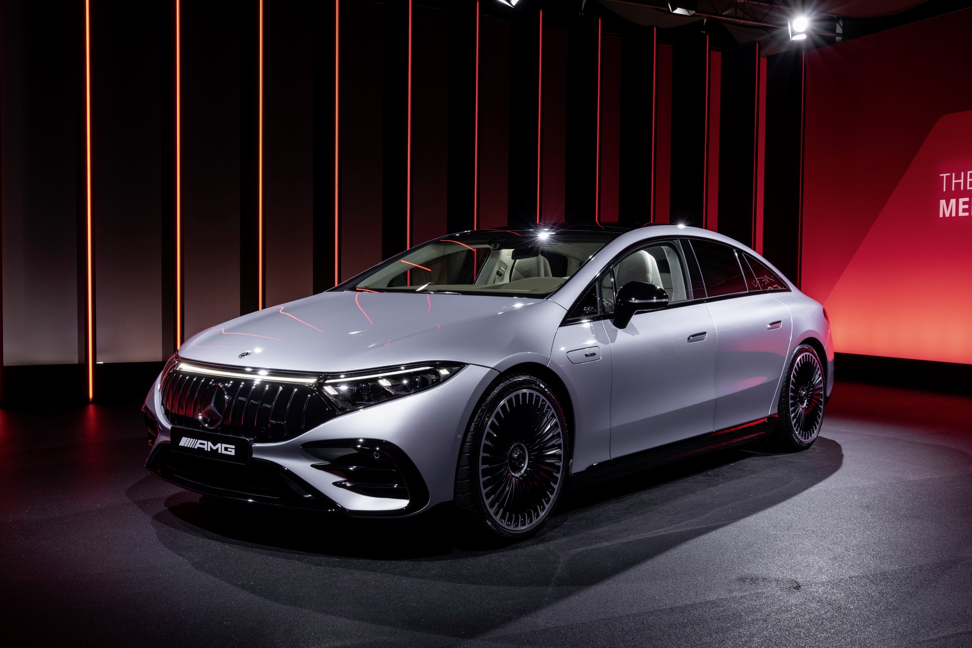 Download 2023 Mercedes-AMG EQS 53 4MATIC+ - Front Three-Quarter HD Wallpaper 1921x1281 #32
