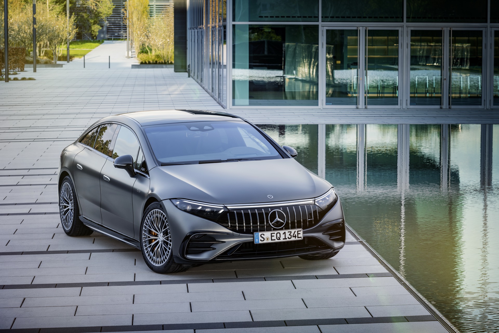 Download 2023 Mercedes-AMG EQS 53 4MATIC+ - Front HD Wallpaper 1921x1281 #16
