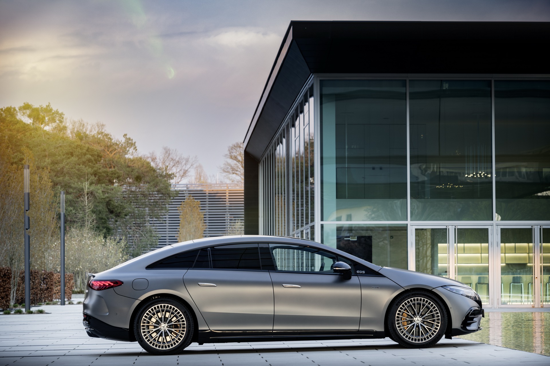Download 2023 Mercedes-AMG EQS 53 4MATIC+ - Side HD Wallpaper 1921x1281 #17