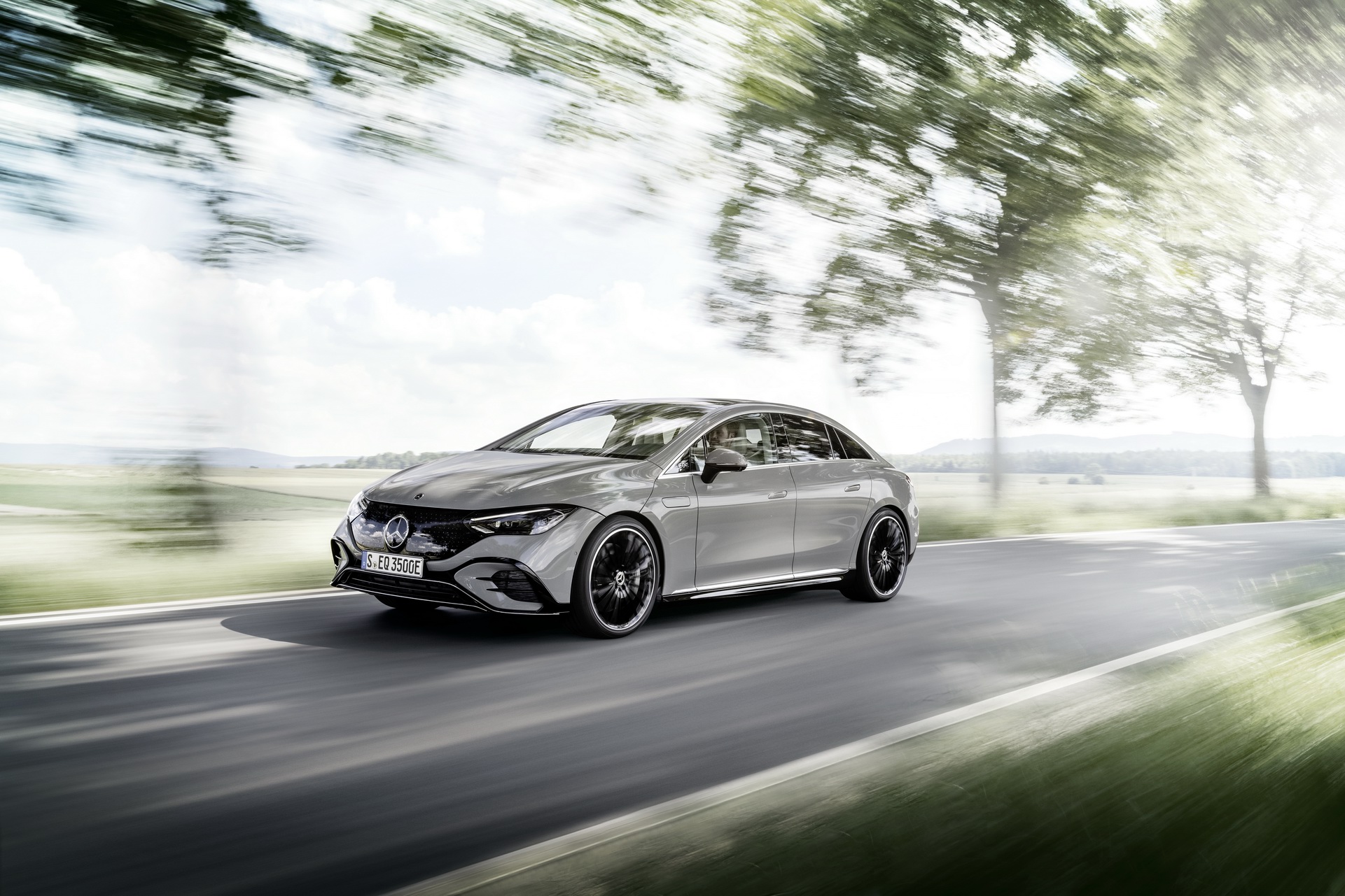 Download 2023 Mercedes-Benz EQE 350 Edition 1 AMG Line - Front Three-Quarter HD Wallpaper 1921x1281 #2