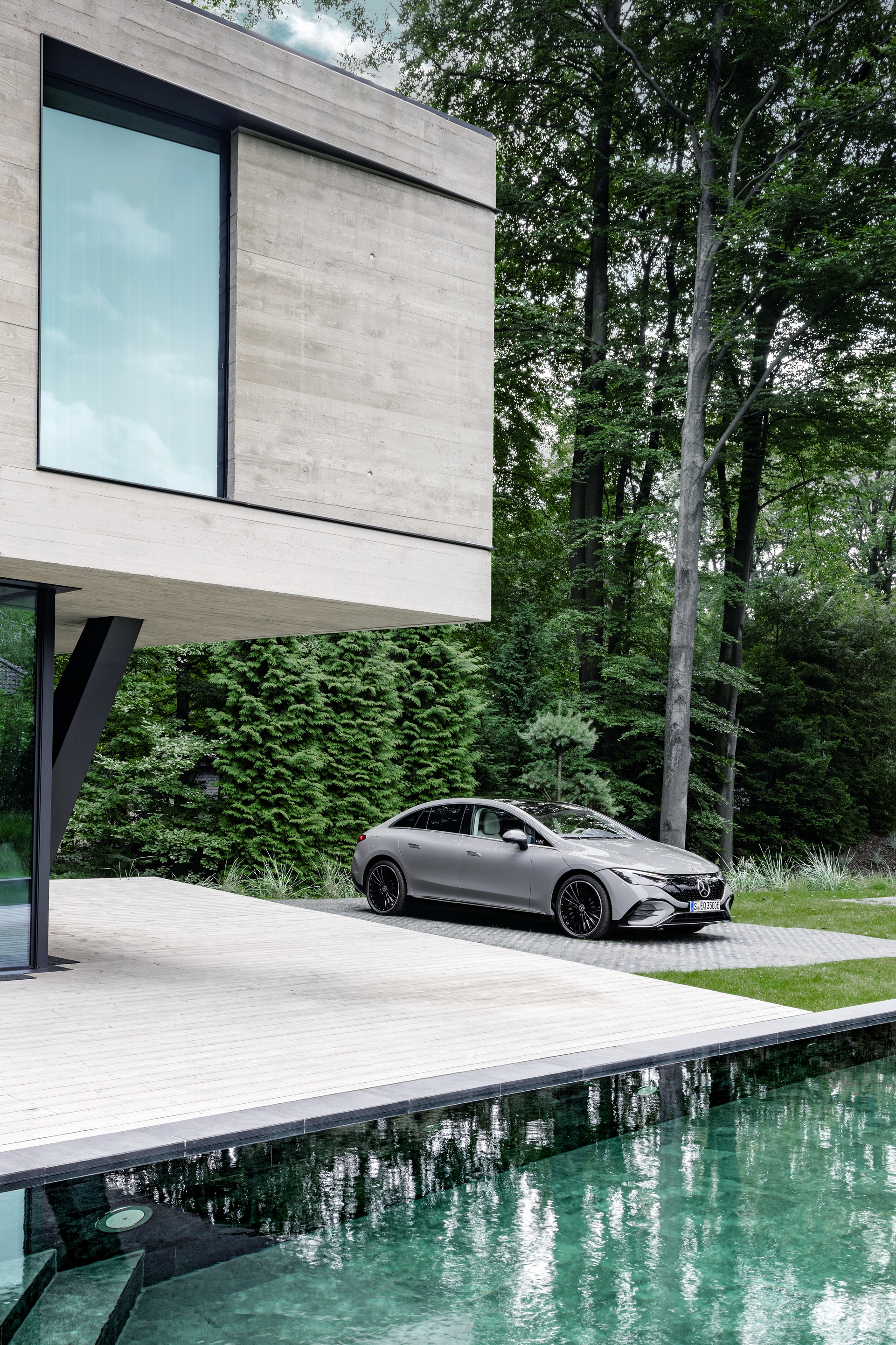 Download 2023 Mercedes-Benz EQE 350 Edition 1 AMG Line - Front Three-Quarter HD Phone Wallpaper 1921x2882 #19