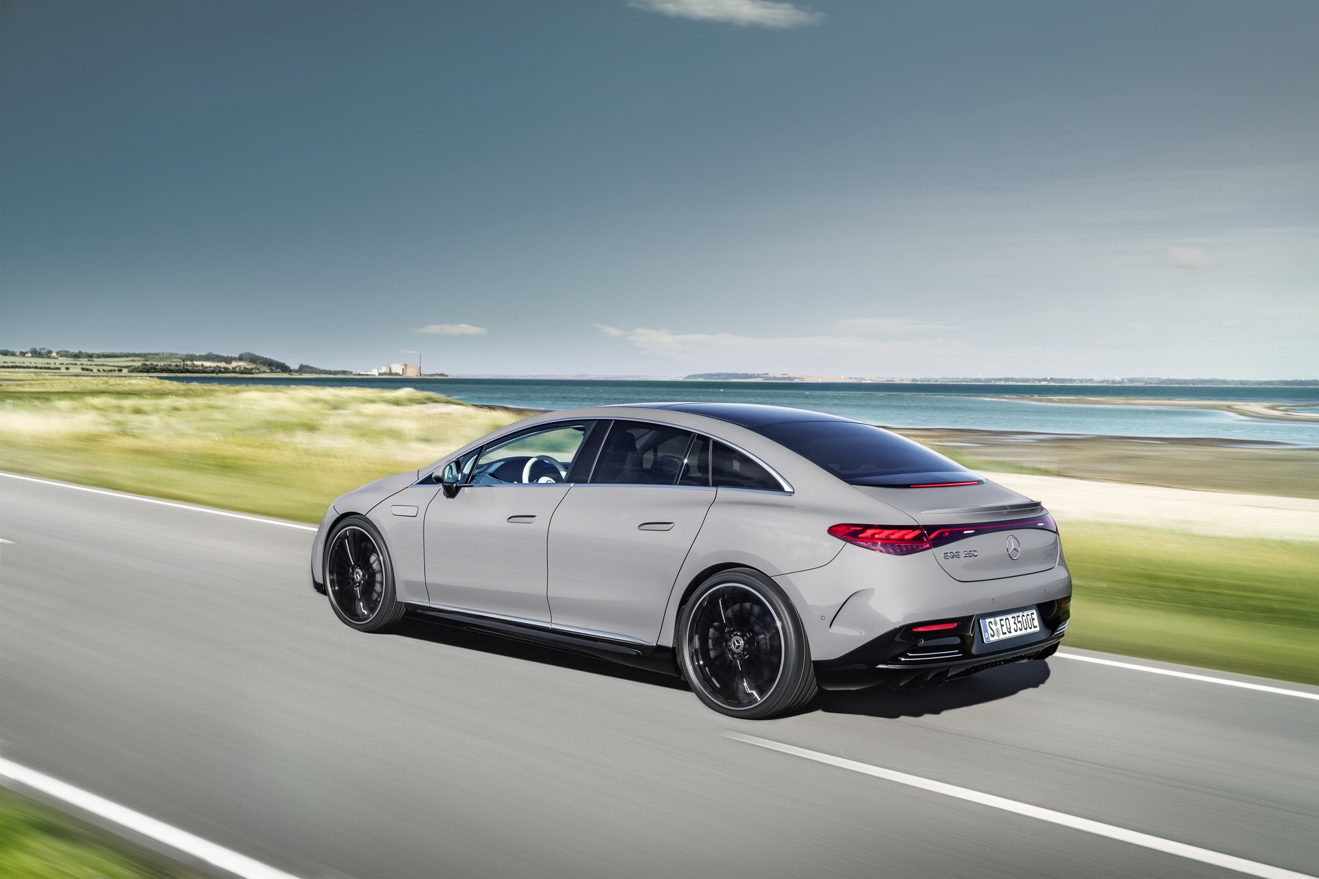 Download 2023 Mercedes-Benz EQE 350 Edition 1 AMG Line - Rear Three-Quarter HD Wallpaper 1921x1281 #6