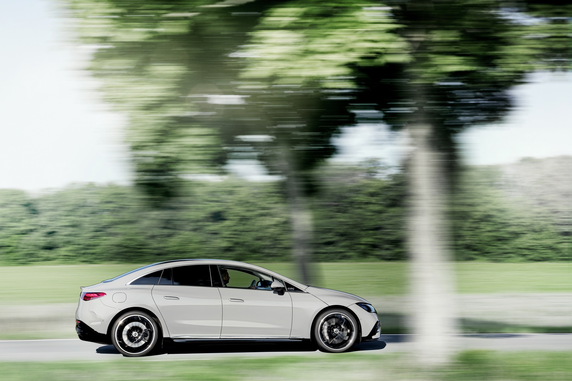 Download 2023 Mercedes-Benz EQE 350 Edition 1 AMG Line - Side HD Wallpaper 1921x1281 #14