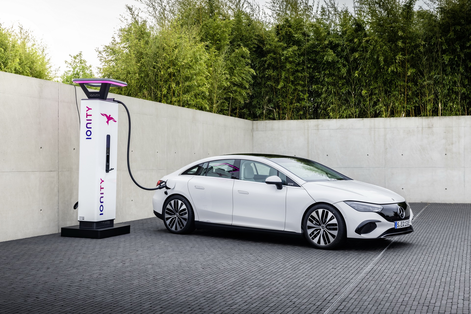 Download 2023 Mercedes-Benz EQE 350 Electric Art Line - Charging HD Wallpaper 1921x1281 #44