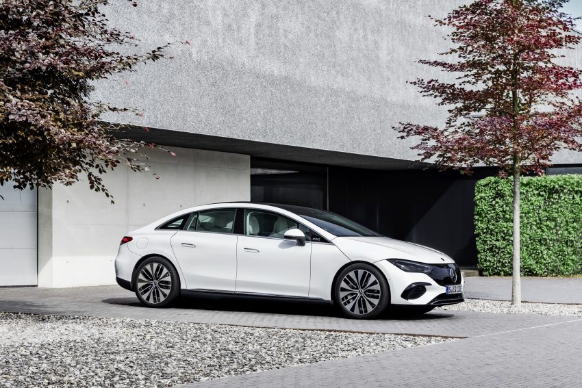 2023 Mercedes-Benz EQE 350 Electric Art Line - Front Three-Quarter Wallpaper 850x567 #47