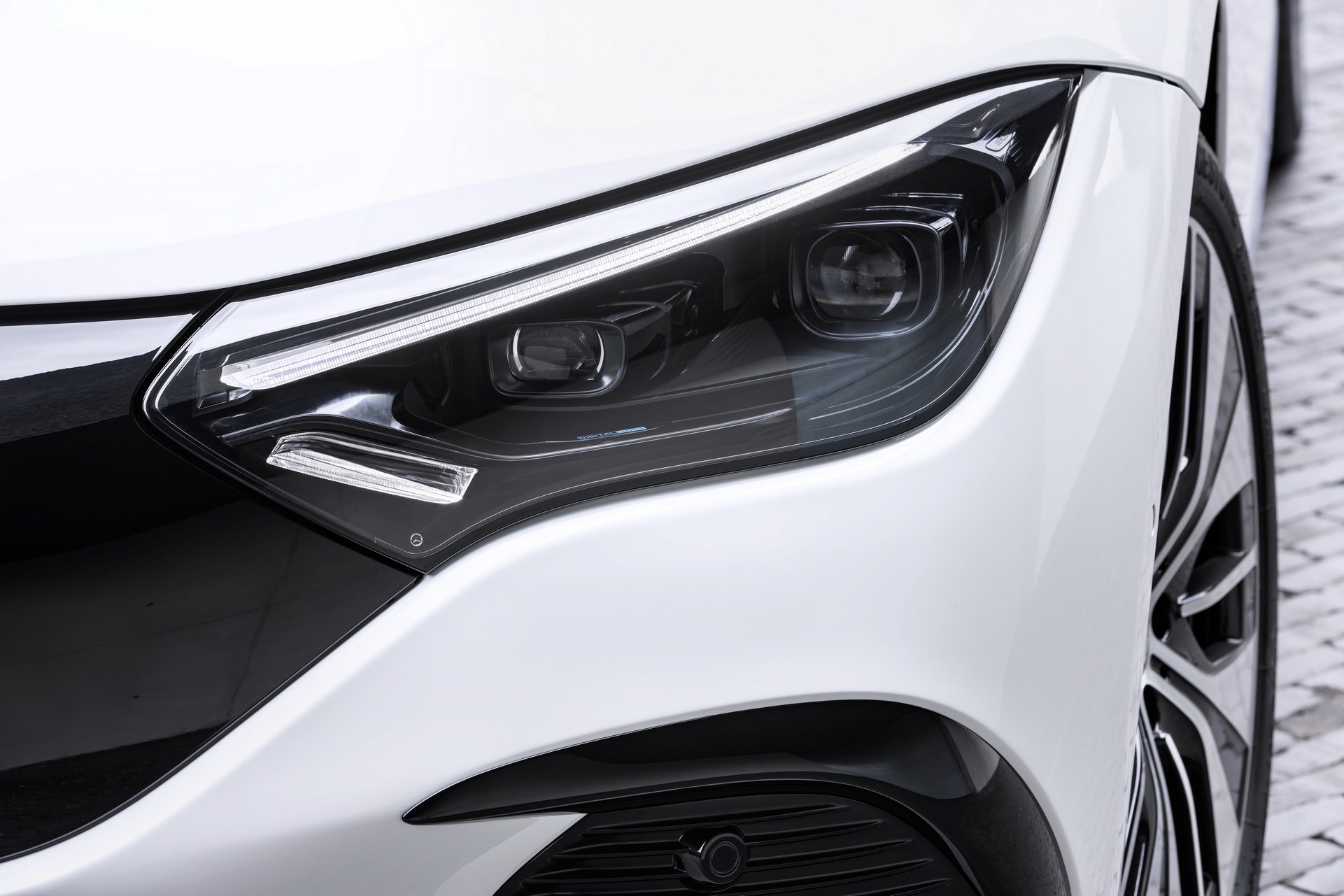 Download 2023 Mercedes-Benz EQE 350 Electric Art Line - Headlight HD Wallpaper 1921x1281 #51