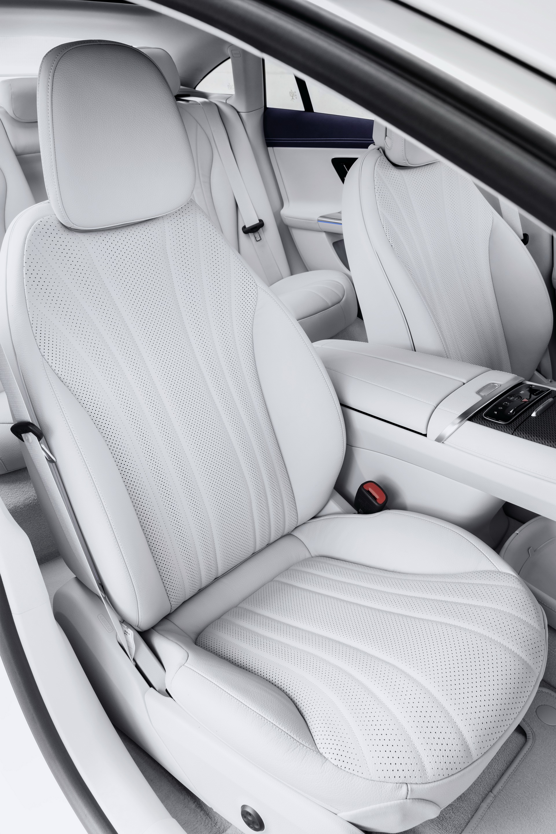 Download 2023 Mercedes-Benz EQE 350 Electric Art Line - Interior, Front Seats HD Phone Wallpaper 1921x2880 #55