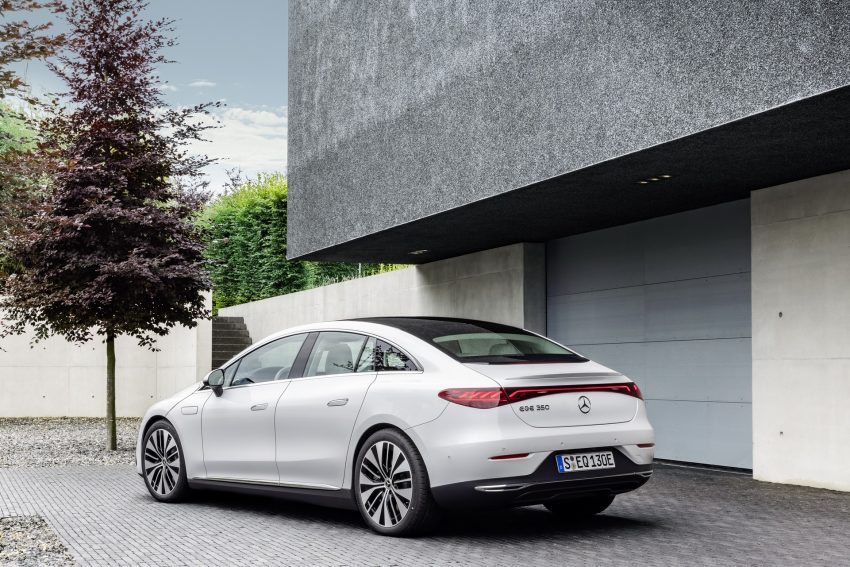 2023 Mercedes-Benz EQE 350 Electric Art Line - Rear Three-Quarter Wallpaper 850x567 #48