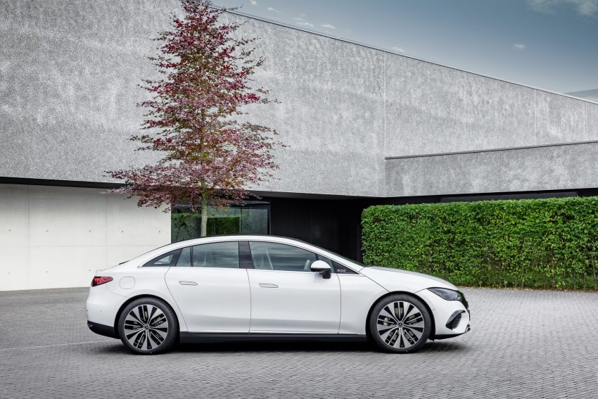 2023 Mercedes-Benz EQE 350 Electric Art Line - Side Wallpaper 850x567 #49