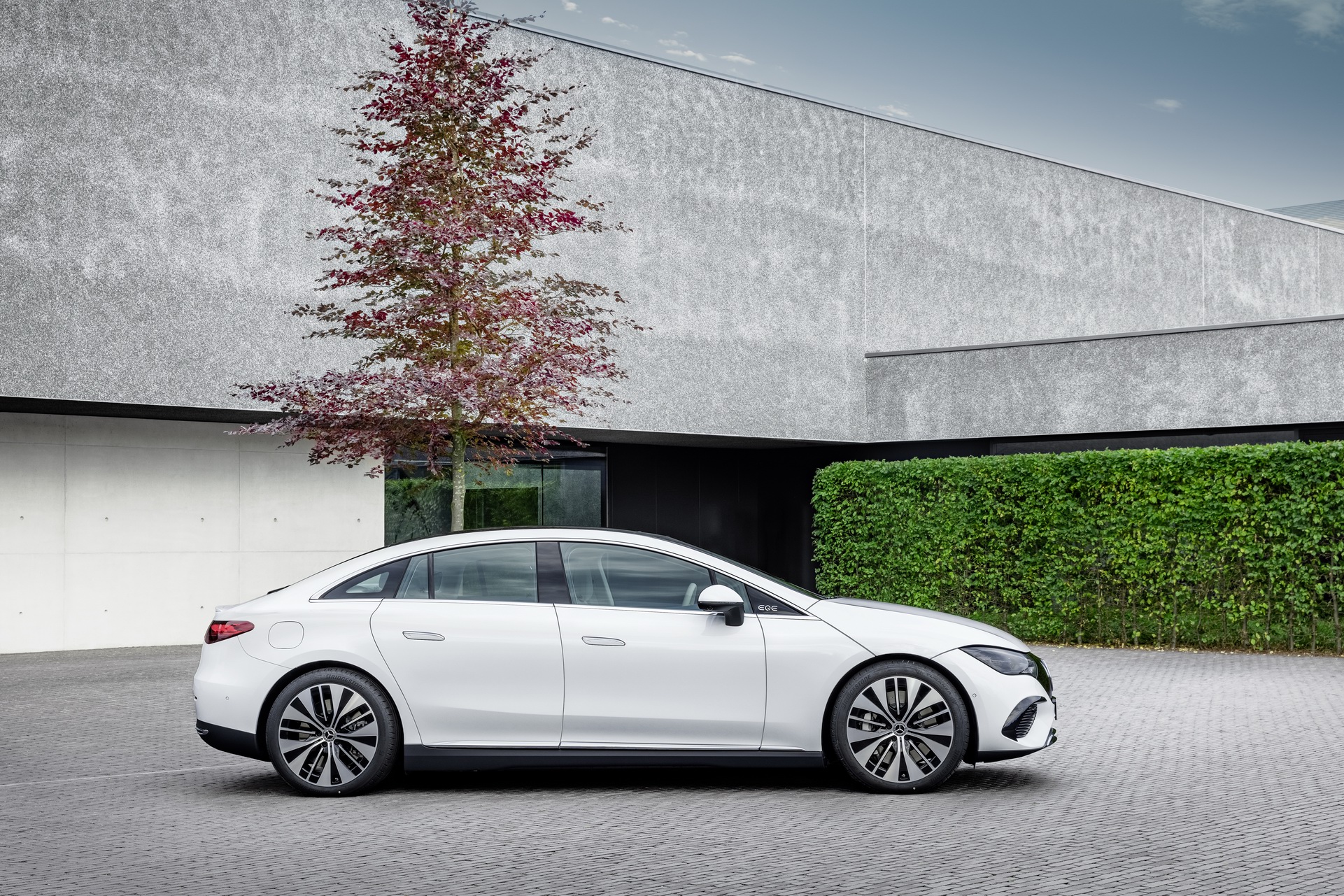 Download 2023 Mercedes-Benz EQE 350 Electric Art Line - Side HD Wallpaper 1921x1281 #49