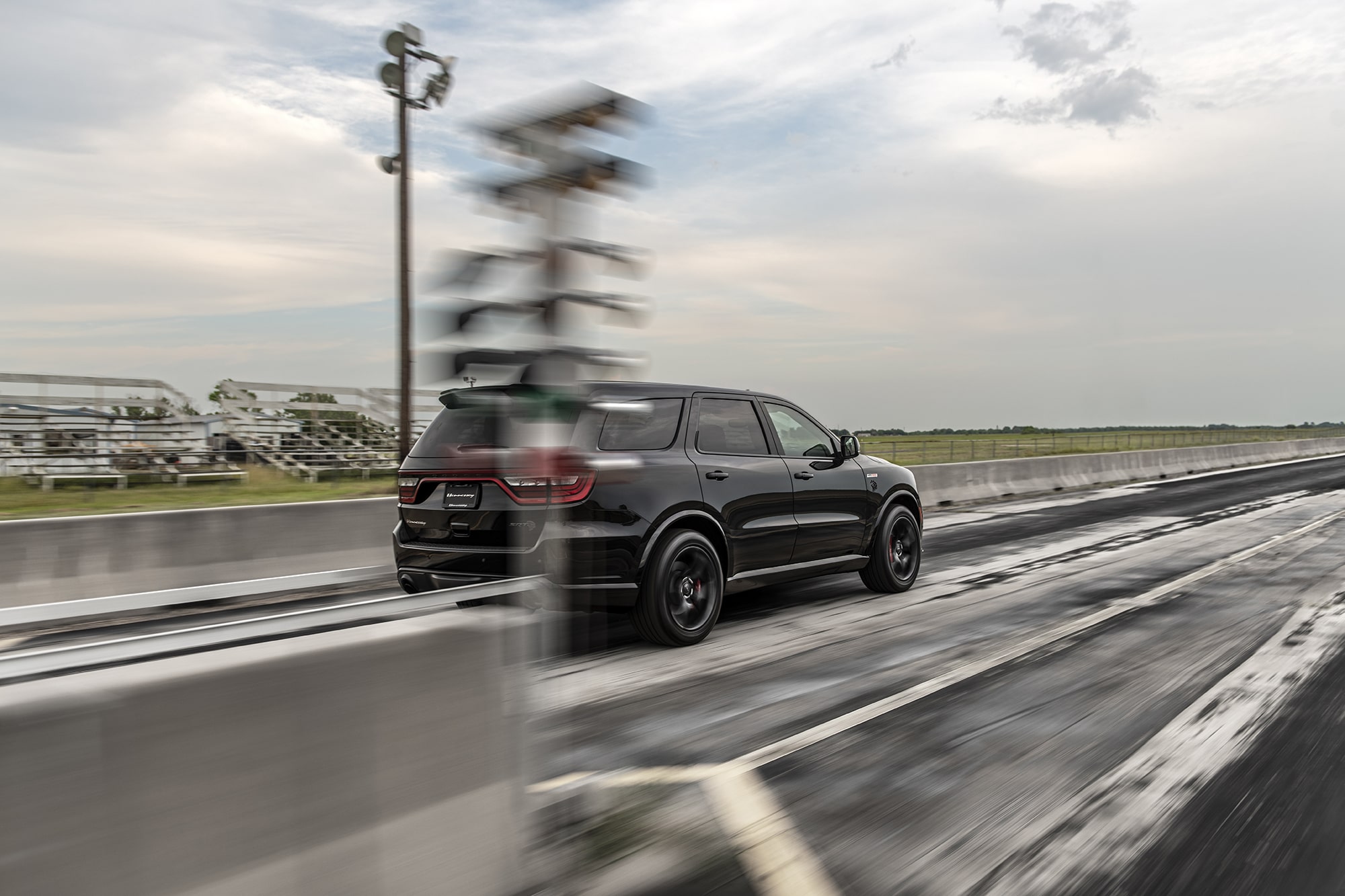 Download 2021 Hennessey Dodge Durango SRT Hellcat HPE1000 - Rear Three-Quarter HD Wallpaper 2000x1333 #3