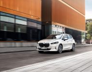 2022 BMW 223i Active Tourer - Front Three-Quarter Wallpaper 190x150