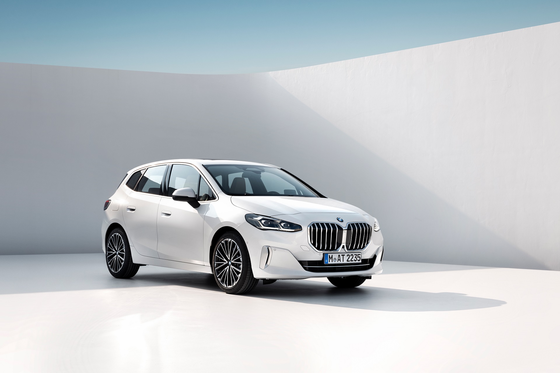 Download 2022 BMW 223i Active Tourer - Front Three-Quarter HD Wallpaper 1920x1280 #30