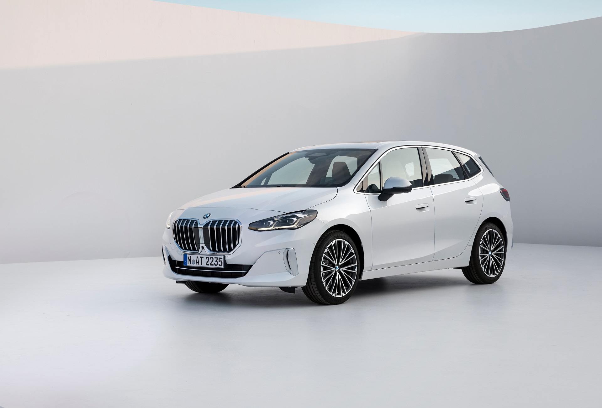 Download 2022 BMW 223i Active Tourer - Front Three-Quarter HD Wallpaper 1920x1303 #32