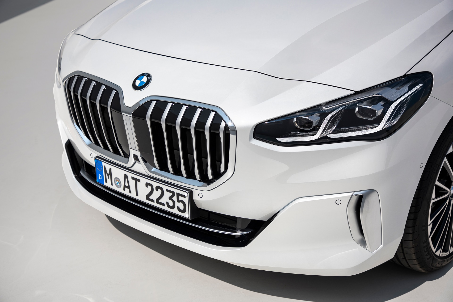 Download 2022 BMW 223i Active Tourer - Front HD Wallpaper 1920x1280 #42