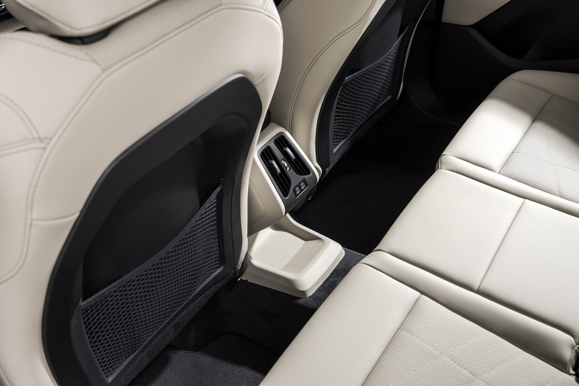 Download 2022 BMW 223i Active Tourer - Interior, Detail HD Wallpaper 1920x1280 #54