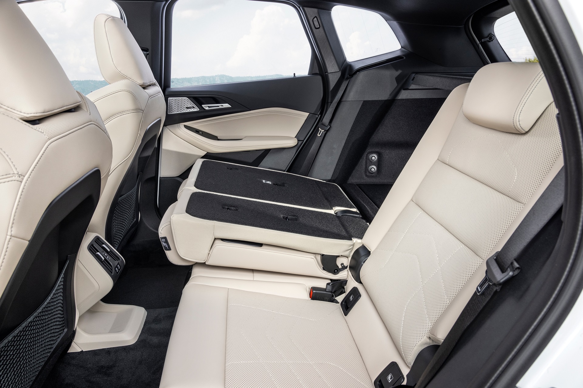 Download 2022 BMW 223i Active Tourer - Interior, Rear Seats HD Wallpaper 1920x1280 #62