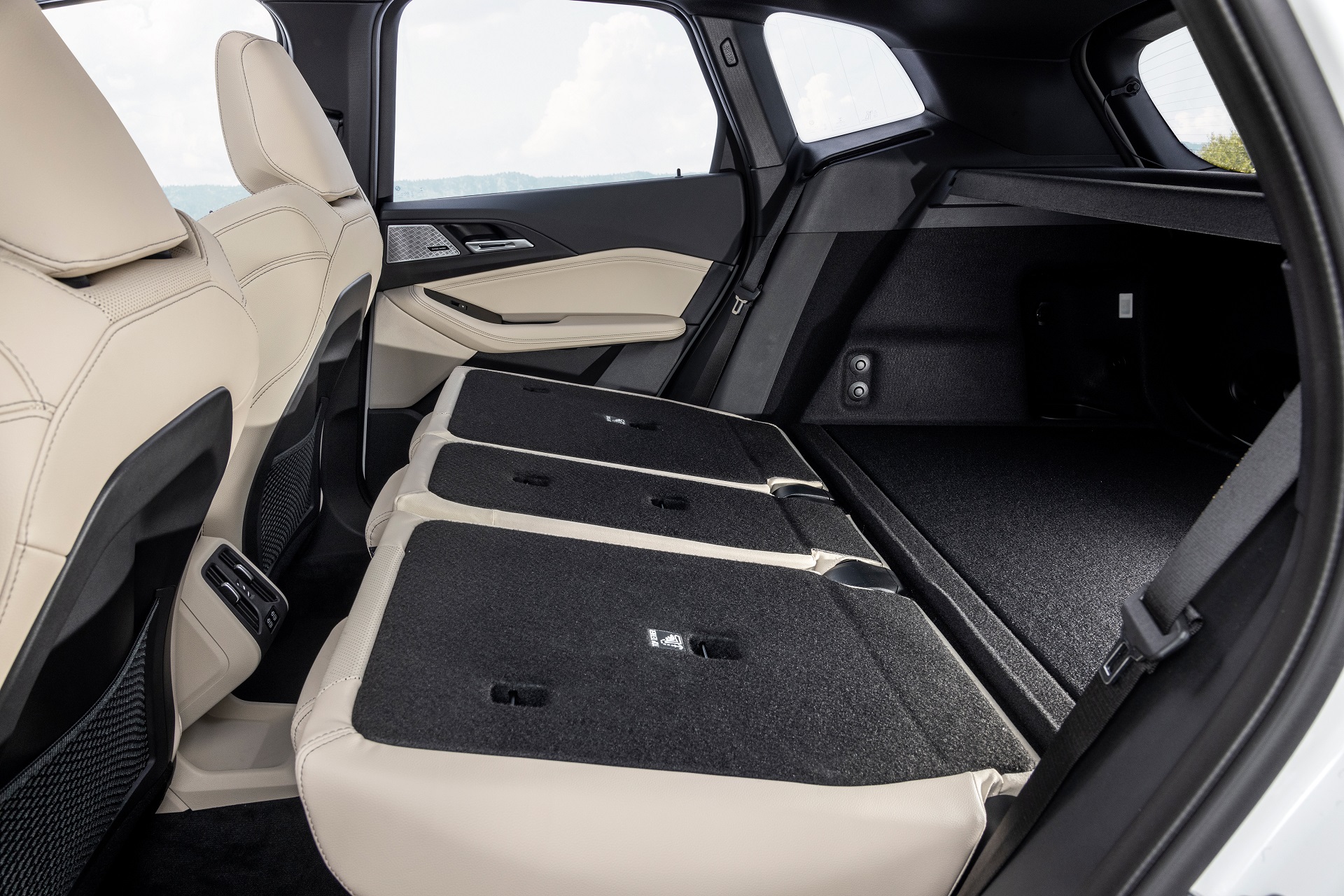 Download 2022 BMW 223i Active Tourer - Interior, Rear Seats HD Wallpaper 1920x1280 #63