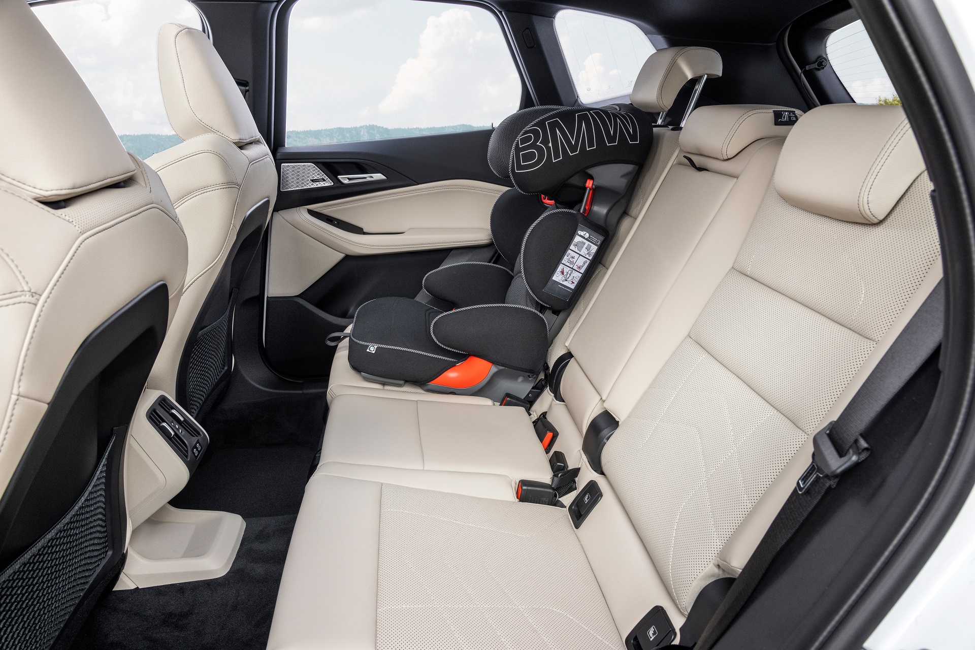 Download 2022 BMW 223i Active Tourer - Interior, Rear Seats HD Wallpaper 1920x1280 #64