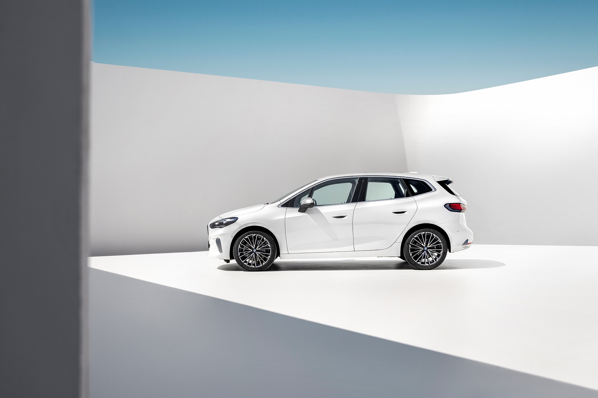 Download 2022 BMW 223i Active Tourer - Side HD Wallpaper 1920x1280 #38
