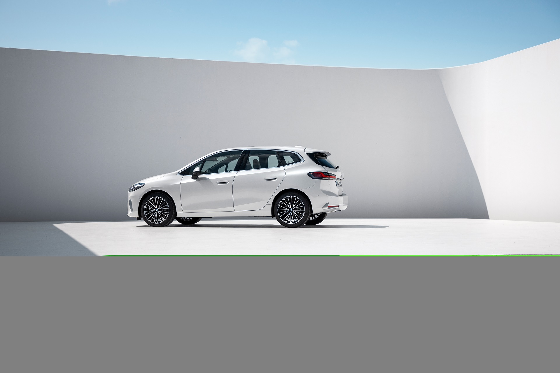 Download 2022 BMW 223i Active Tourer - Side HD Wallpaper 1920x1280 #39