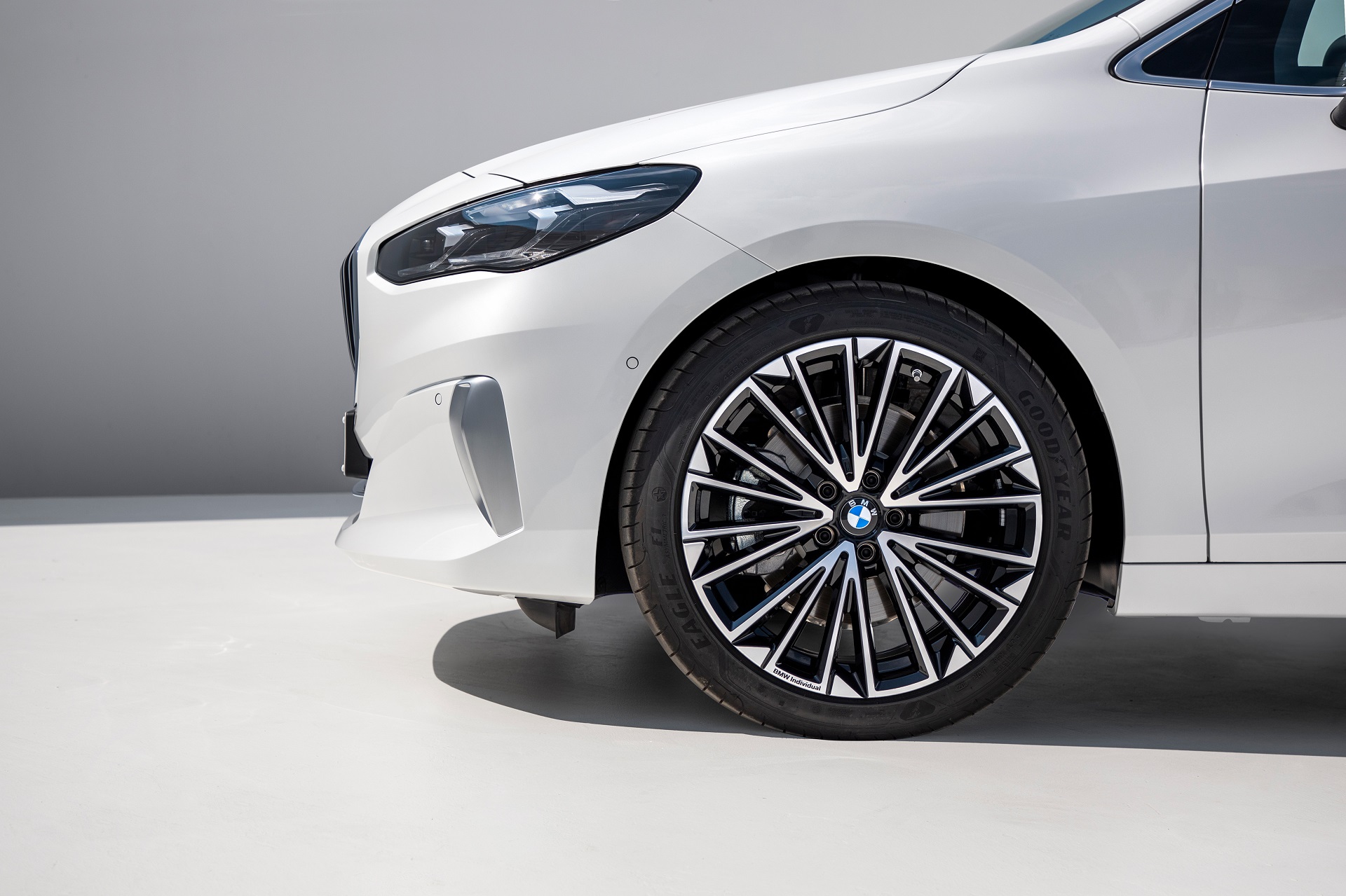 Download 2022 BMW 223i Active Tourer - Wheel HD Wallpaper 1920x1279 #43