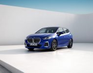 2022 BMW 230e xDrive Active Tourer - Front Three-Quarter Wallpaper 190x150