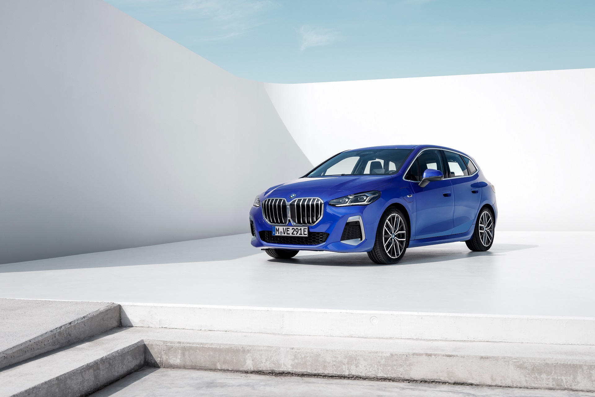 Download 2022 BMW 230e xDrive Active Tourer - Front Three-Quarter HD Wallpaper 1920x1280 #35