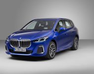 2022 BMW 230e xDrive Active Tourer - Front Three-Quarter Wallpaper 190x150