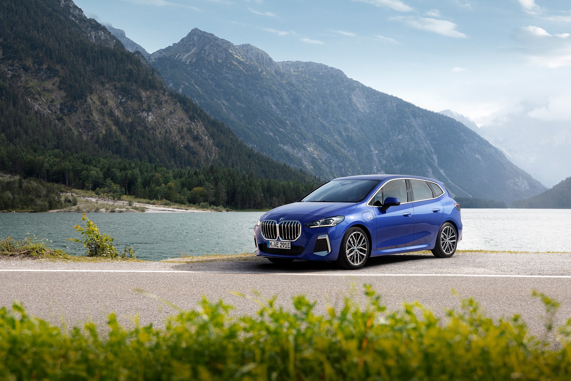 Download 2022 BMW 230e xDrive Active Tourer - Front Three-Quarter HD Wallpaper 1920x1280 #12