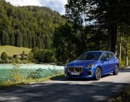 2022 BMW 230e xDrive Active Tourer - Front Three-Quarter Wallpaper 190x150
