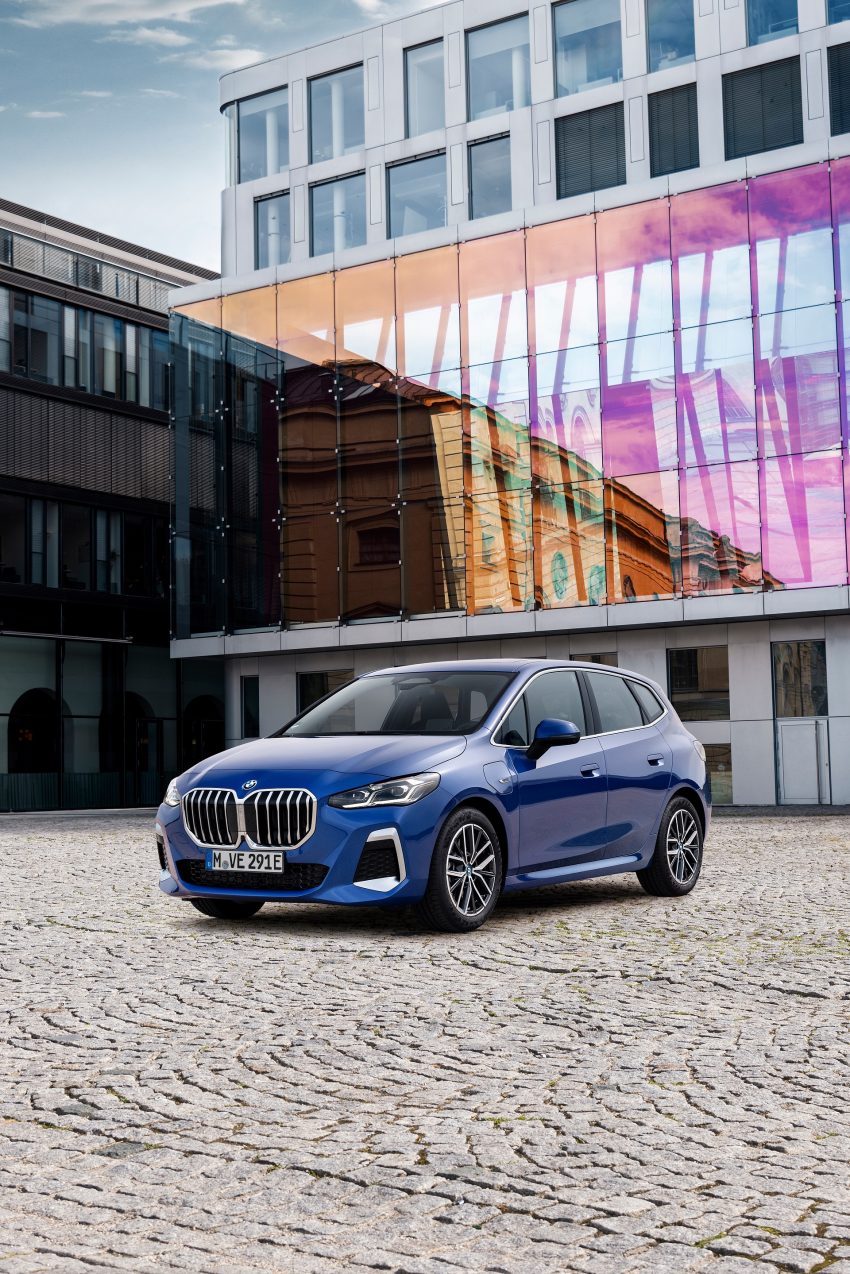 2022 BMW 230e xDrive Active Tourer - Front Three-Quarter Phone Wallpaper 850x1274 #21