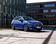 2022 BMW 230e xDrive Active Tourer - Front Three-Quarter Wallpaper 190x150