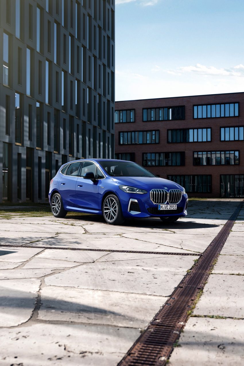 2022 BMW 230e xDrive Active Tourer - Front Three-Quarter Phone Wallpaper 850x1274 #22