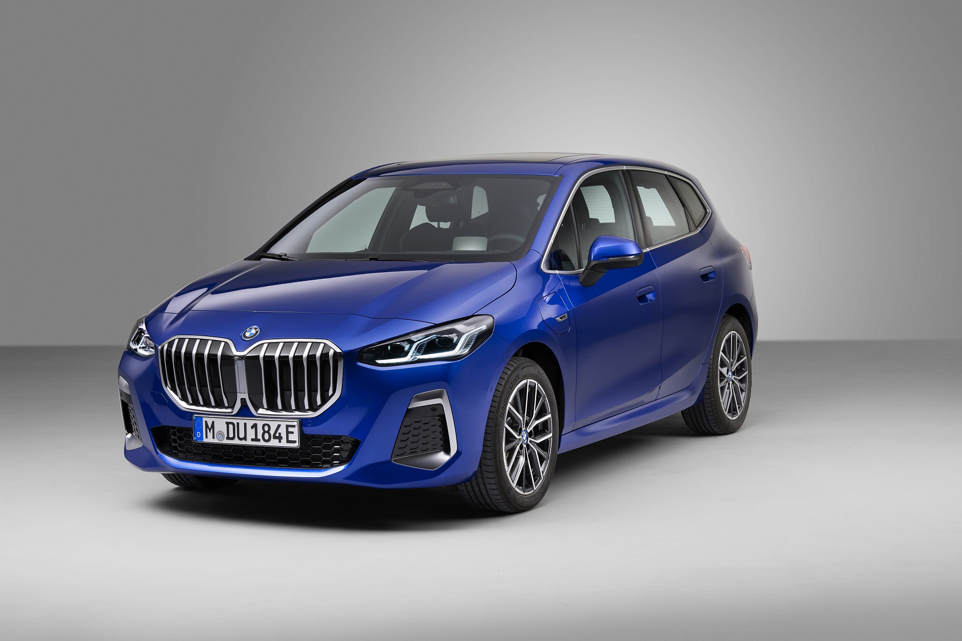 Download 2022 BMW 230e xDrive Active Tourer - Front Three-Quarter HD Wallpaper 1920x1279 #39