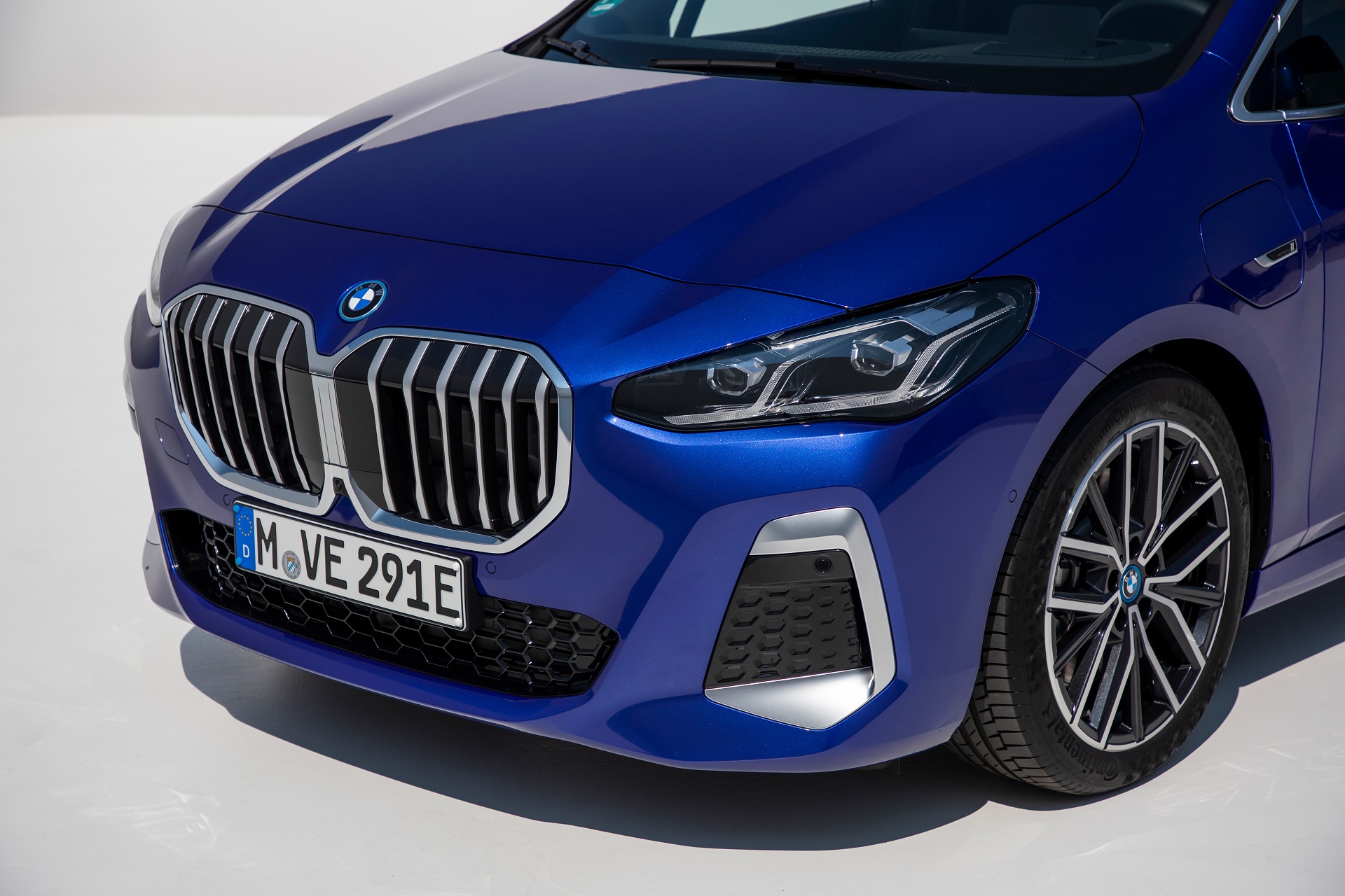 Download 2022 BMW 230e xDrive Active Tourer - Front HD Wallpaper 1920x1280 #47