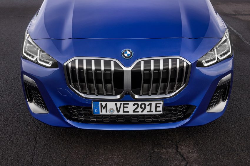2022 BMW 230e xDrive Active Tourer - Grille Wallpaper 850x567 #26