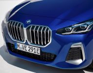 2022 BMW 230e xDrive Active Tourer - Grille Wallpaper 190x150