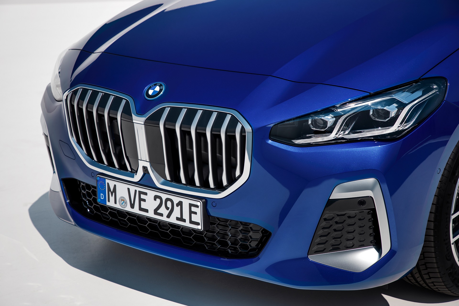Download 2022 BMW 230e xDrive Active Tourer - Grille HD Wallpaper 1920x1280 #45