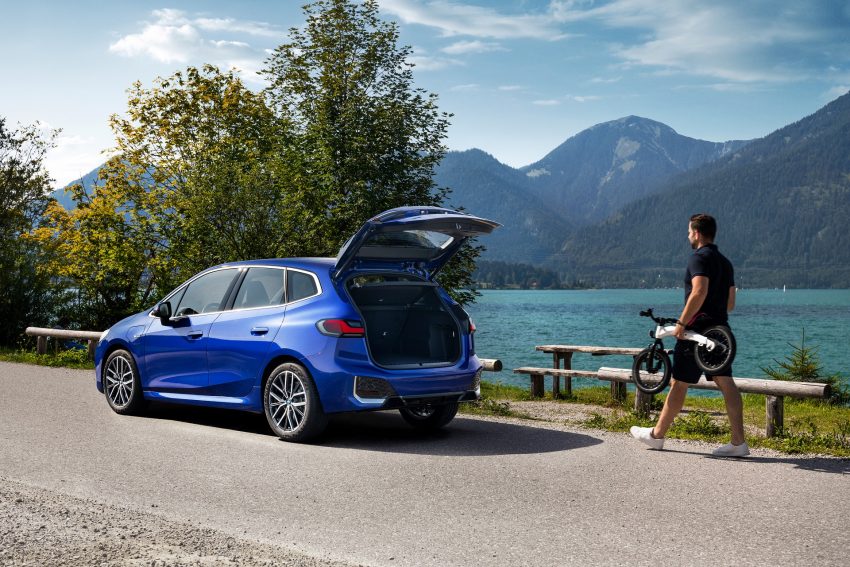 2022 BMW 230e xDrive Active Tourer - Rear Three-Quarter Wallpaper 850x567 #14