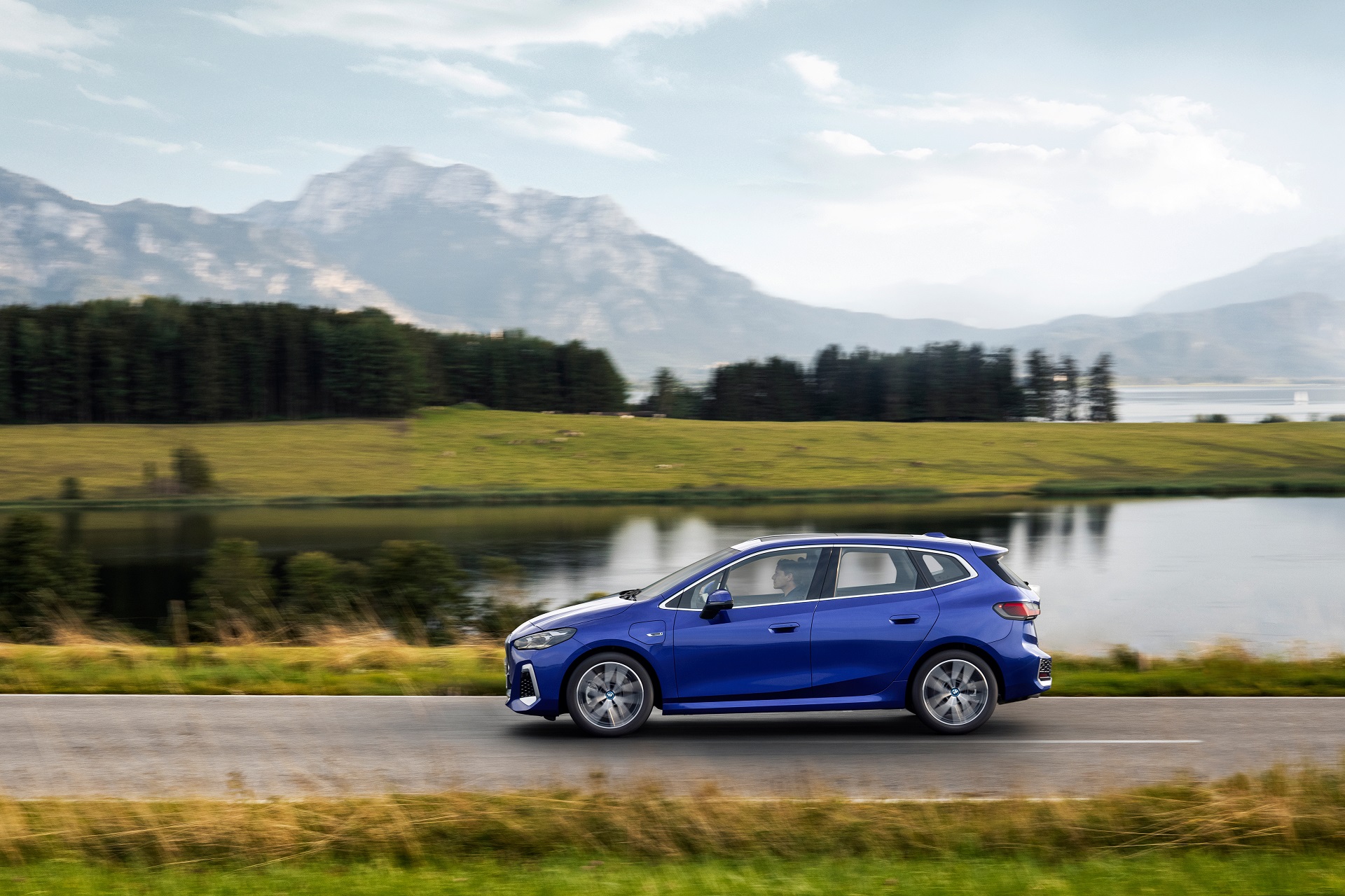 Download 2022 BMW 230e xDrive Active Tourer - Side HD Wallpaper 1920x1280 #18