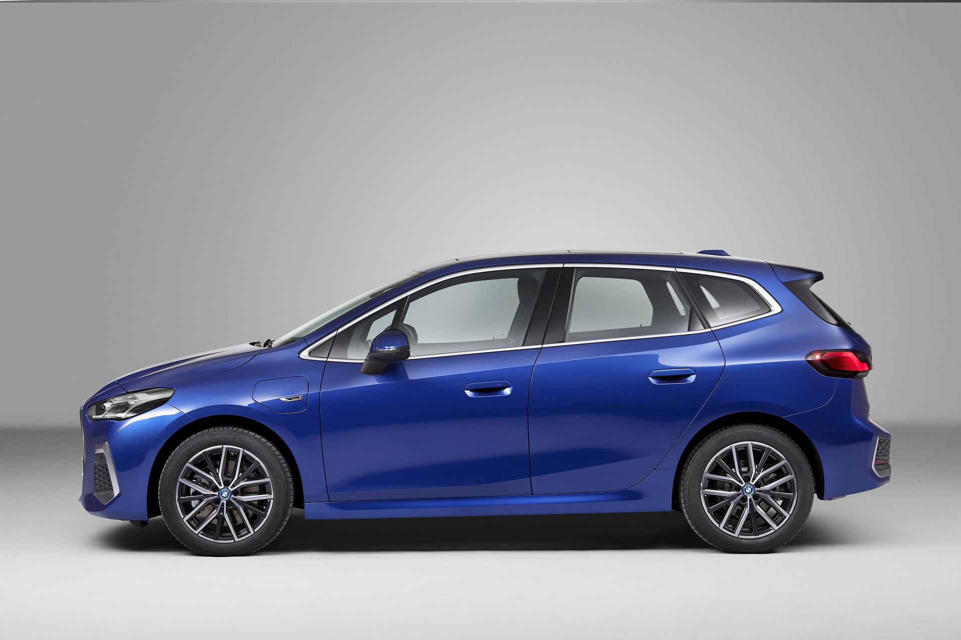 Download 2022 BMW 230e xDrive Active Tourer - Side HD Wallpaper 1920x1280 #43