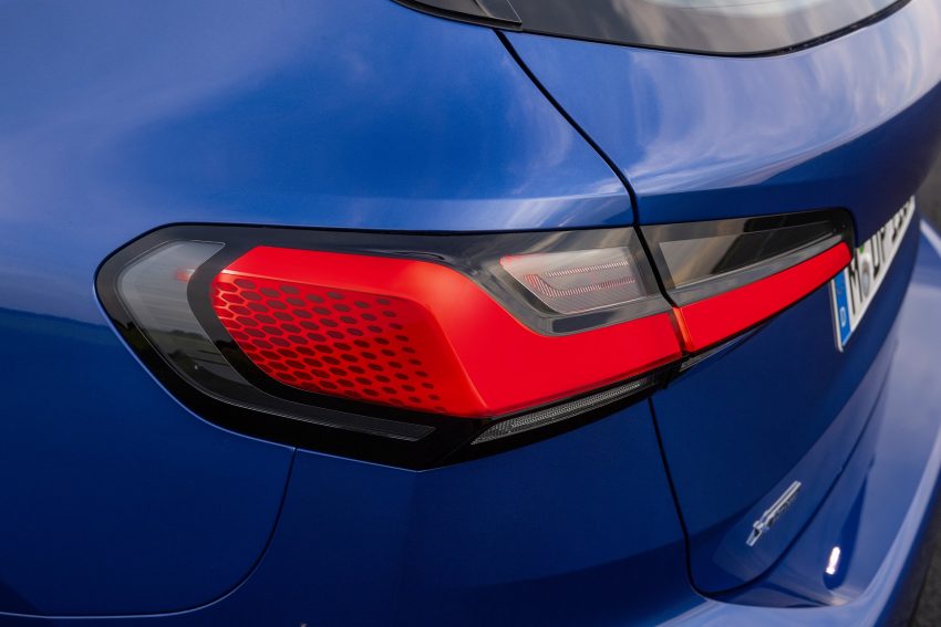 2022 BMW 230e xDrive Active Tourer - Tail Light Wallpaper 850x567 #32