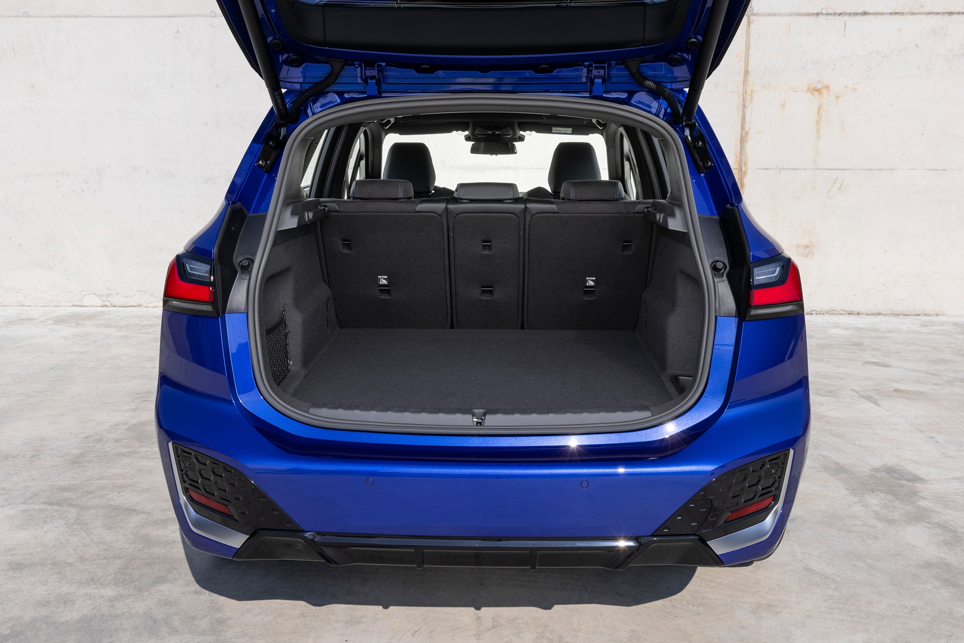 Download 2022 BMW 230e xDrive Active Tourer - Trunk HD Wallpaper 1920x1280 #55