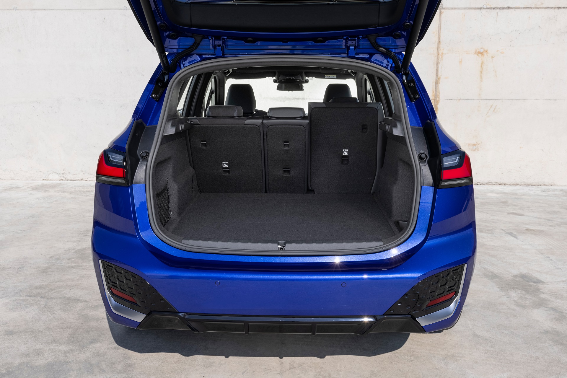 Download 2022 BMW 230e xDrive Active Tourer - Trunk HD Wallpaper 1920x1280 #56