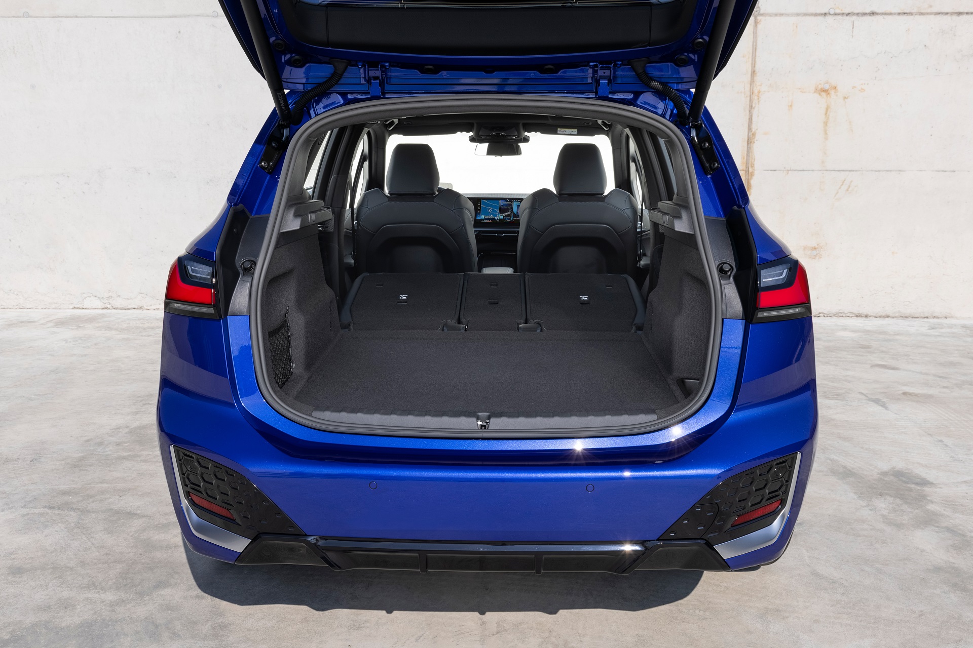 Download 2022 BMW 230e xDrive Active Tourer - Trunk HD Wallpaper 1920x1280 #58