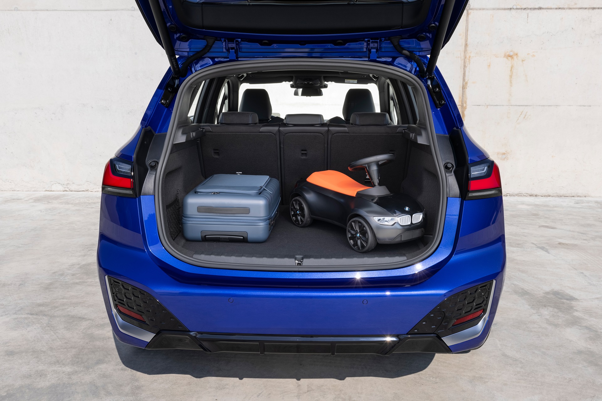 Download 2022 BMW 230e xDrive Active Tourer - Trunk HD Wallpaper 1920x1280 #60