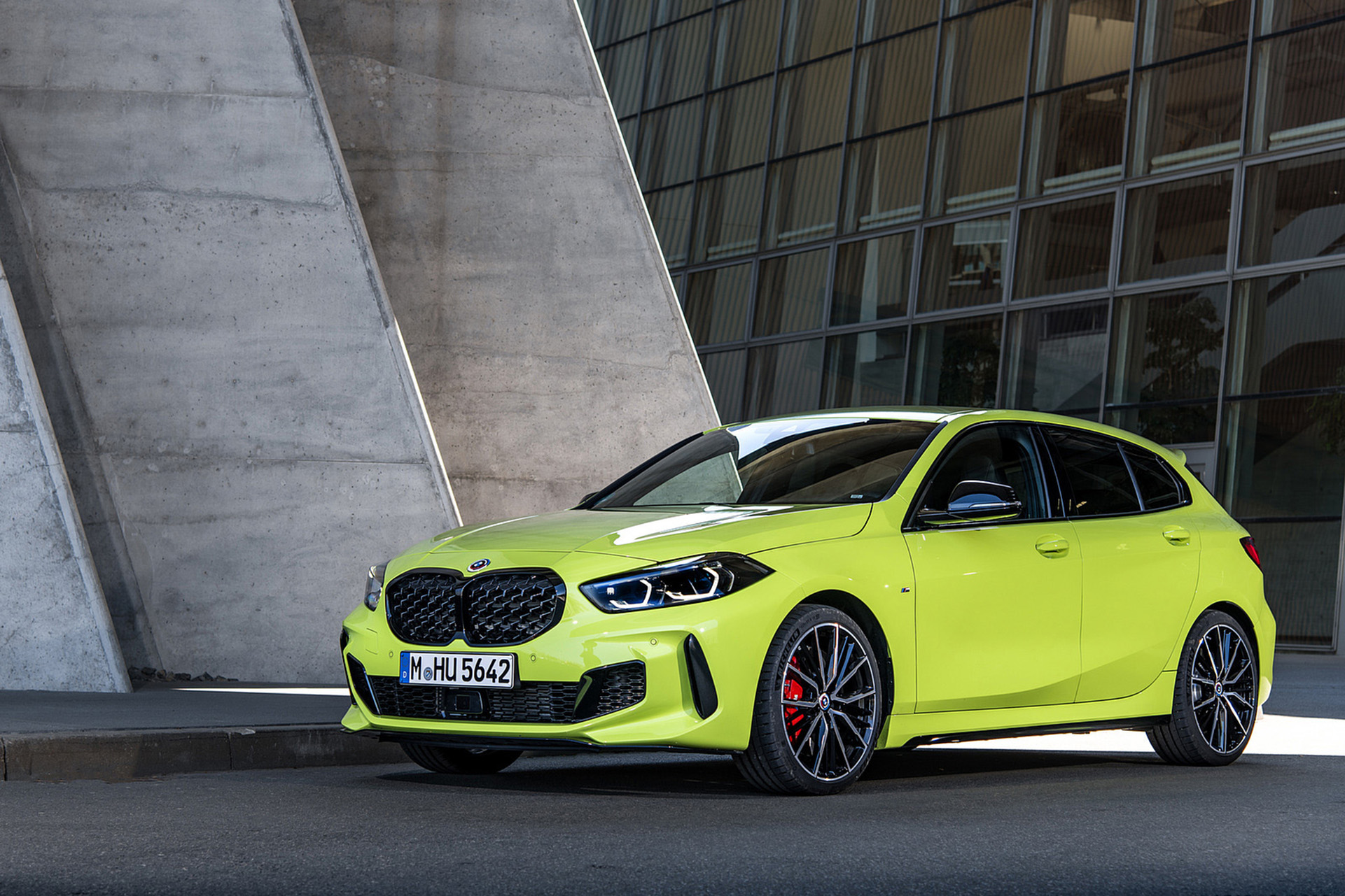 Download 2022 BMW M135i xDrive - Front Three-Quarter HD Wallpaper 1921x1281 #30